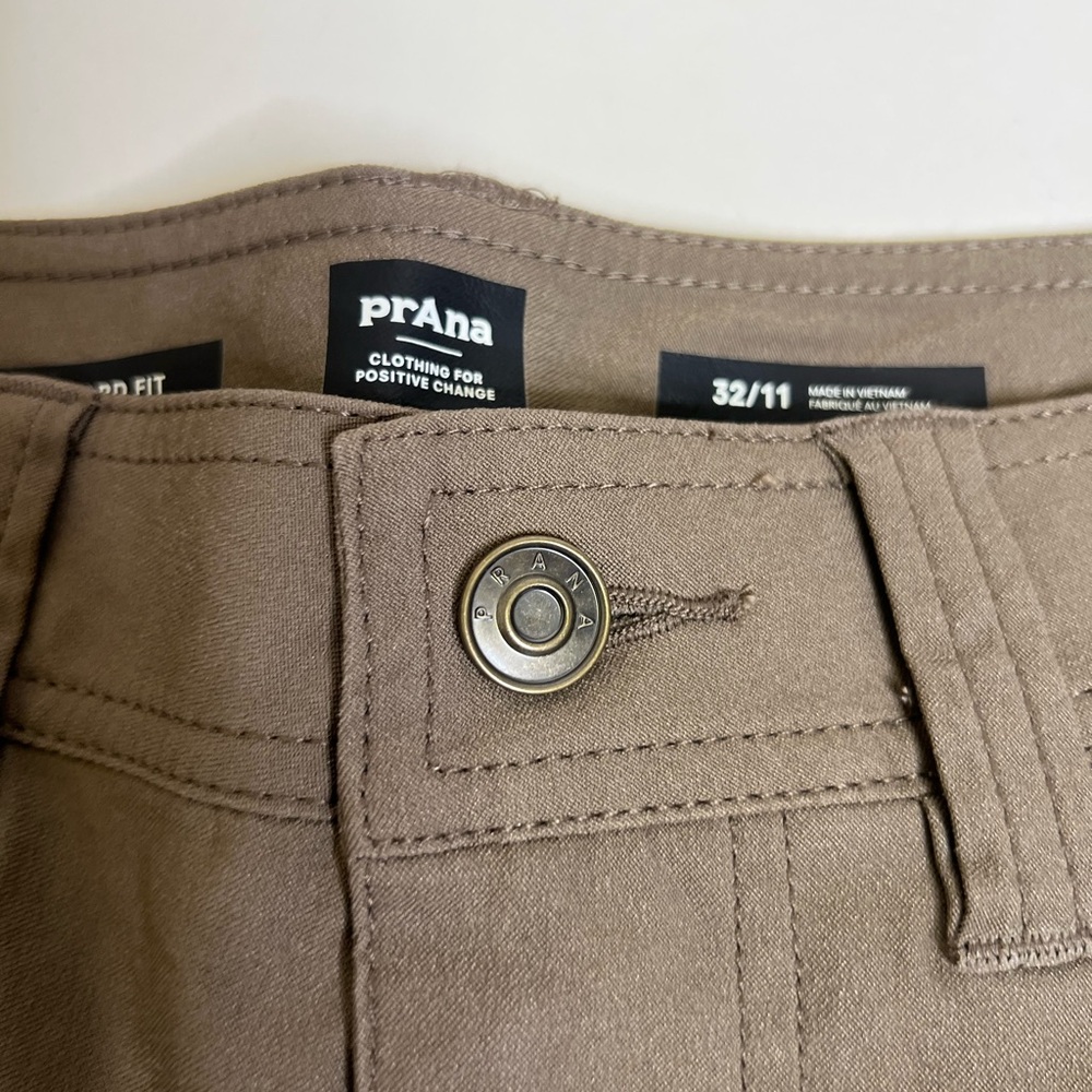 Prana Men's Brown Flat Front Shorts - Size 32 x 11 - Picture 4 of 7